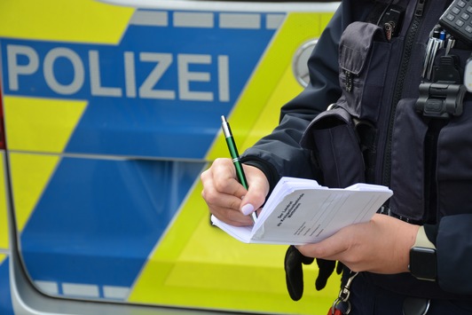 POL-ME: Motorradfahrer bei Abbiegeunfall schwer verletzt – 2505099