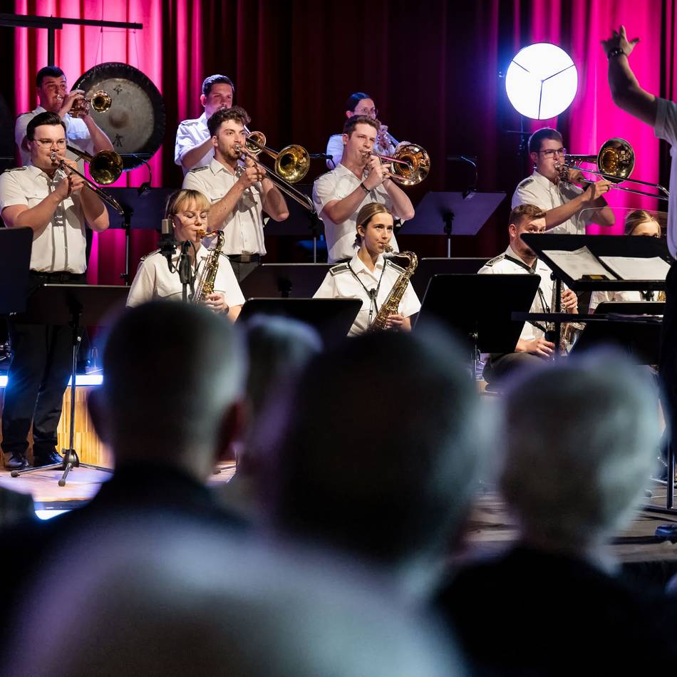 Konzert in Hilden: Bigband der Bundeswehr begeistert mit Swing
