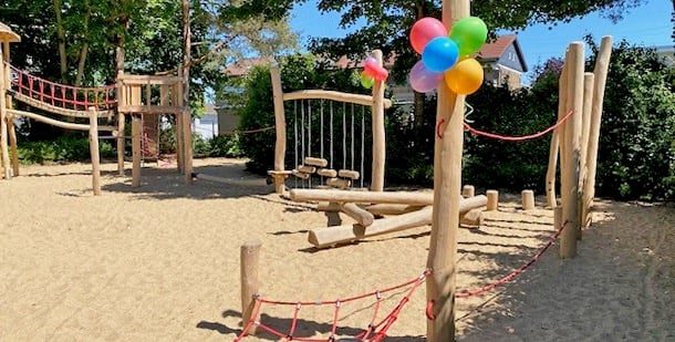 Neu gestalteter Kinderspielplatz am Buchenweg feierlich eröffnet