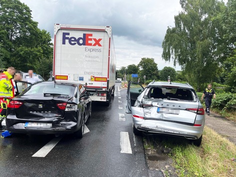 POL-ME: Zwei Verletzte und hoher Sachschaden bei Auffahrunfall – 2506122