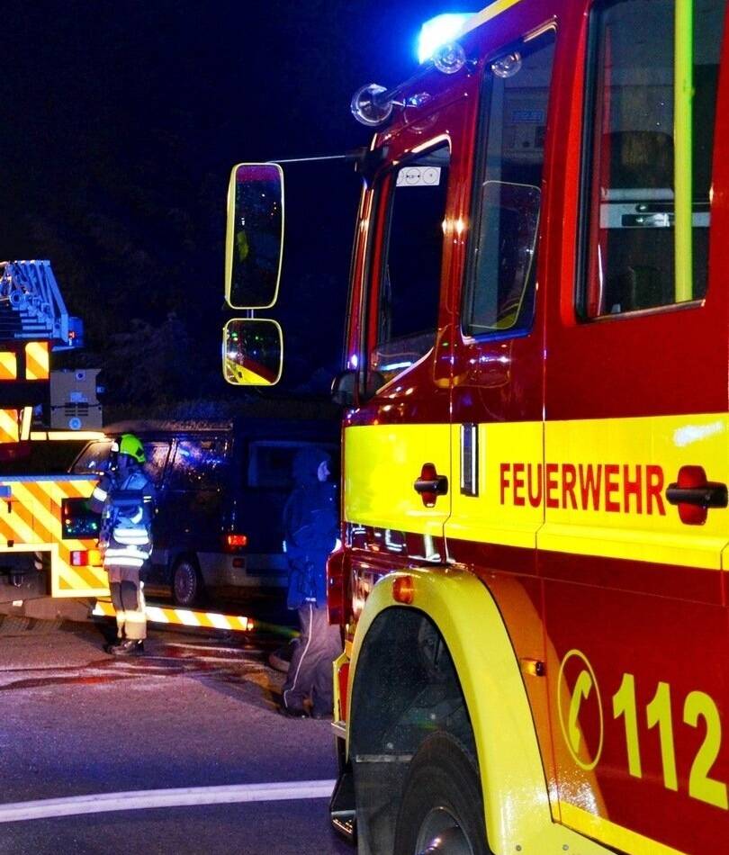 Die Polizei ermittelt: Altkleidercontainer in Brand gesetzt