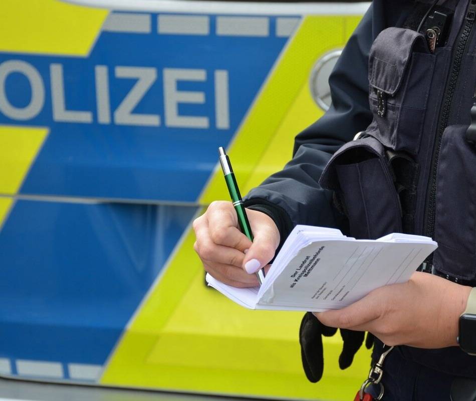 Unfallfluchten in Hilden und Haan: Autofahrerin fährt Zwölfjährige an und flüchtet