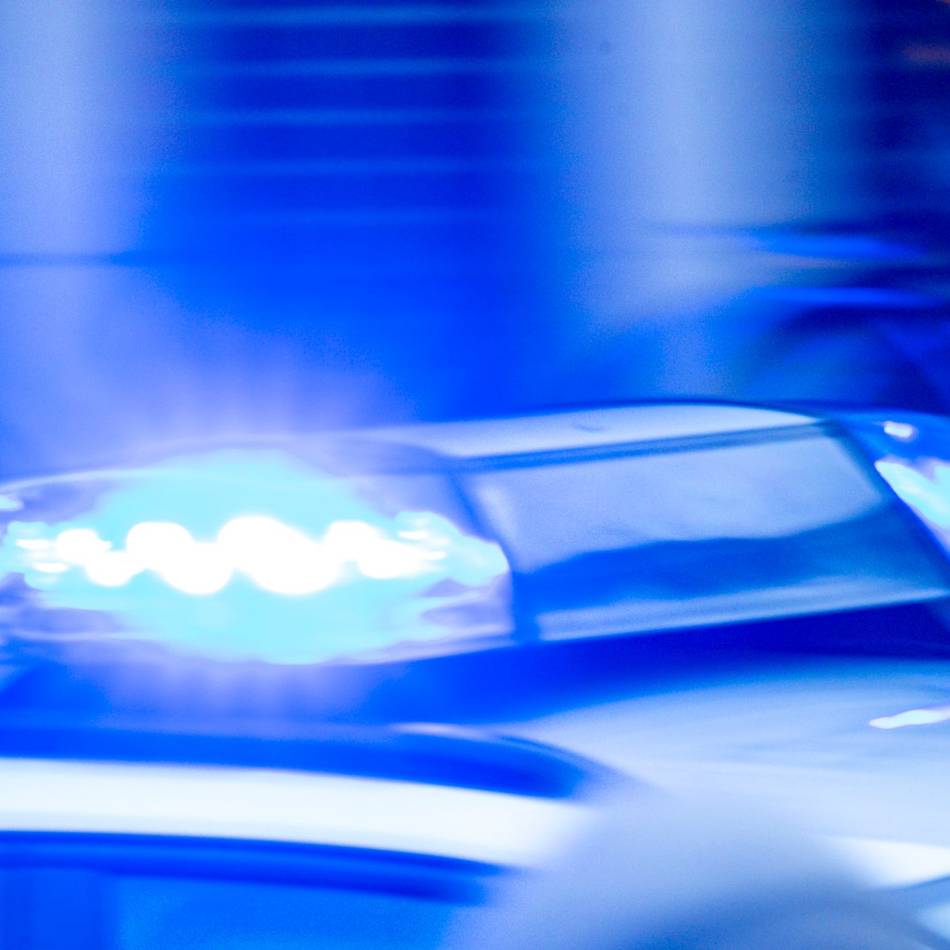 Einsatz in Hilden: Einbrecher dringen in zwei Geschäfte ein
