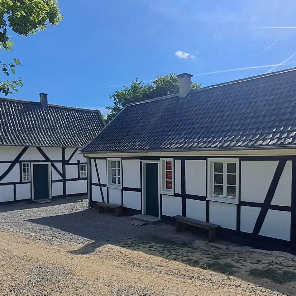 Jetzt steht auch Haus Hilden 2 im Freilichtmuseum Lindlar: „Alles haben wir in Eigenleistung aufgebaut“