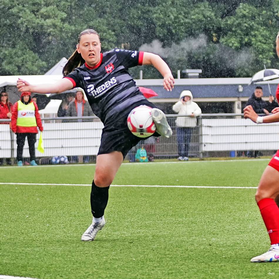 Kampf um die Torjägerkrone: Lisa Freese ist treffsicherer als Harry Kane