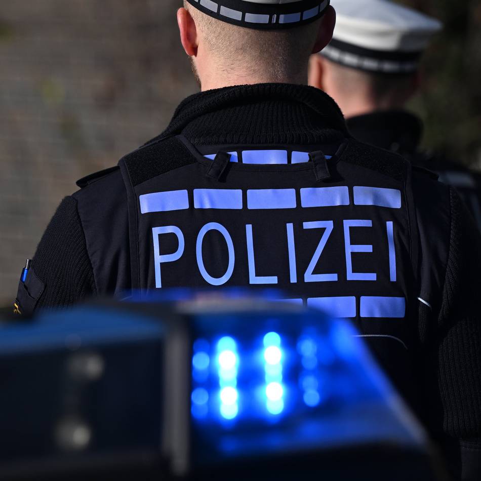 Überfall auf der Hummelsterstraße: Diebin reißt 87-Jähriger das Goldarmband vom Arm