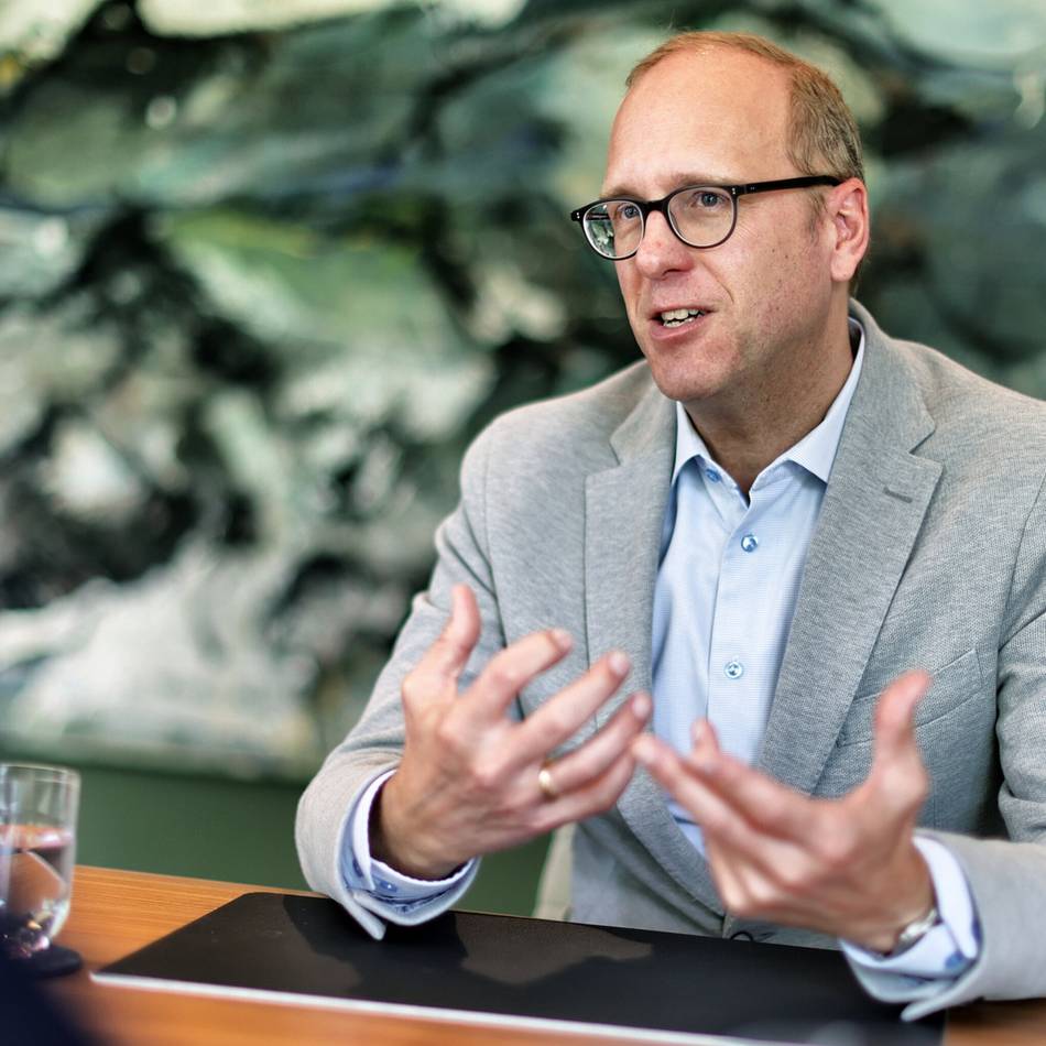 Interview Oliver Pfeil, Vorstandsvorsitzender der Ökoworld AG: „Viele Anbieter haben sich entschlossen, wieder in Waffen zu investieren“