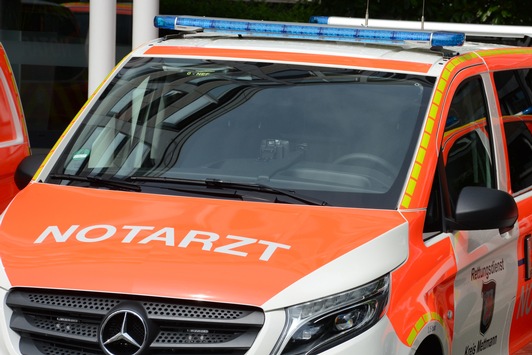 POL-ME: Schwer verletzt: Pedelecfahrer prallt auf PKW – 2507007