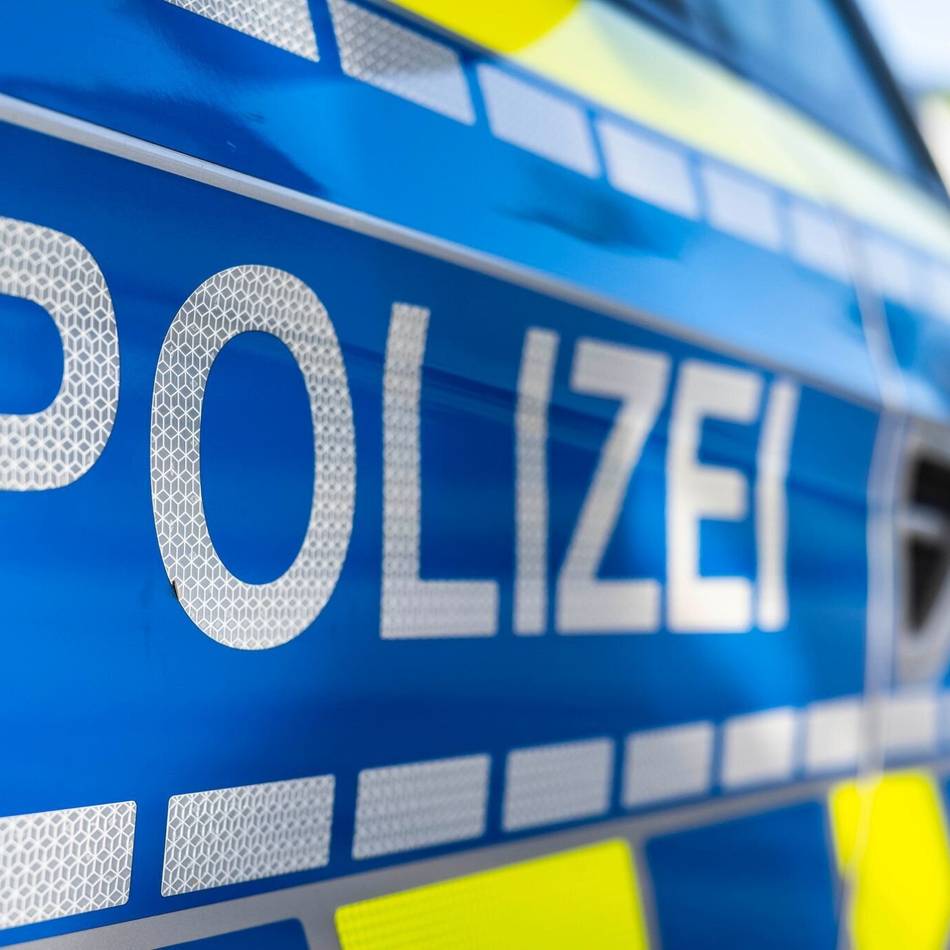 Polizei in Hilden sucht Zeugen: Unfallflucht – Motorradfahrer schwer verletzt