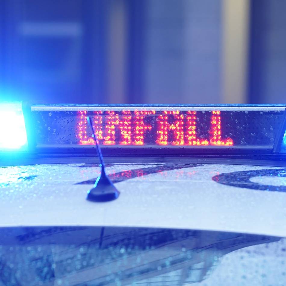 Einsatz in Hilden: Autos prallen am Waldbad zusammen