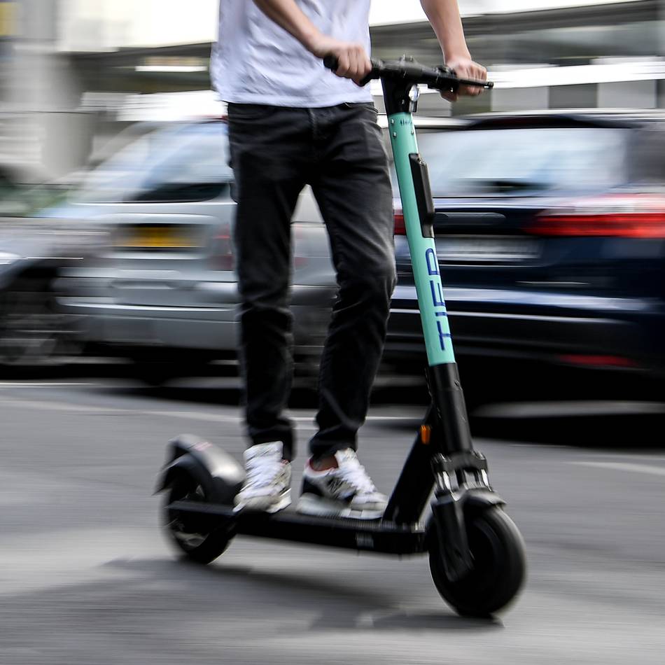 Welche Regeln gelten in Hildens Innenstadt?: Ärger um E-Scooter in der Fußgängerzone