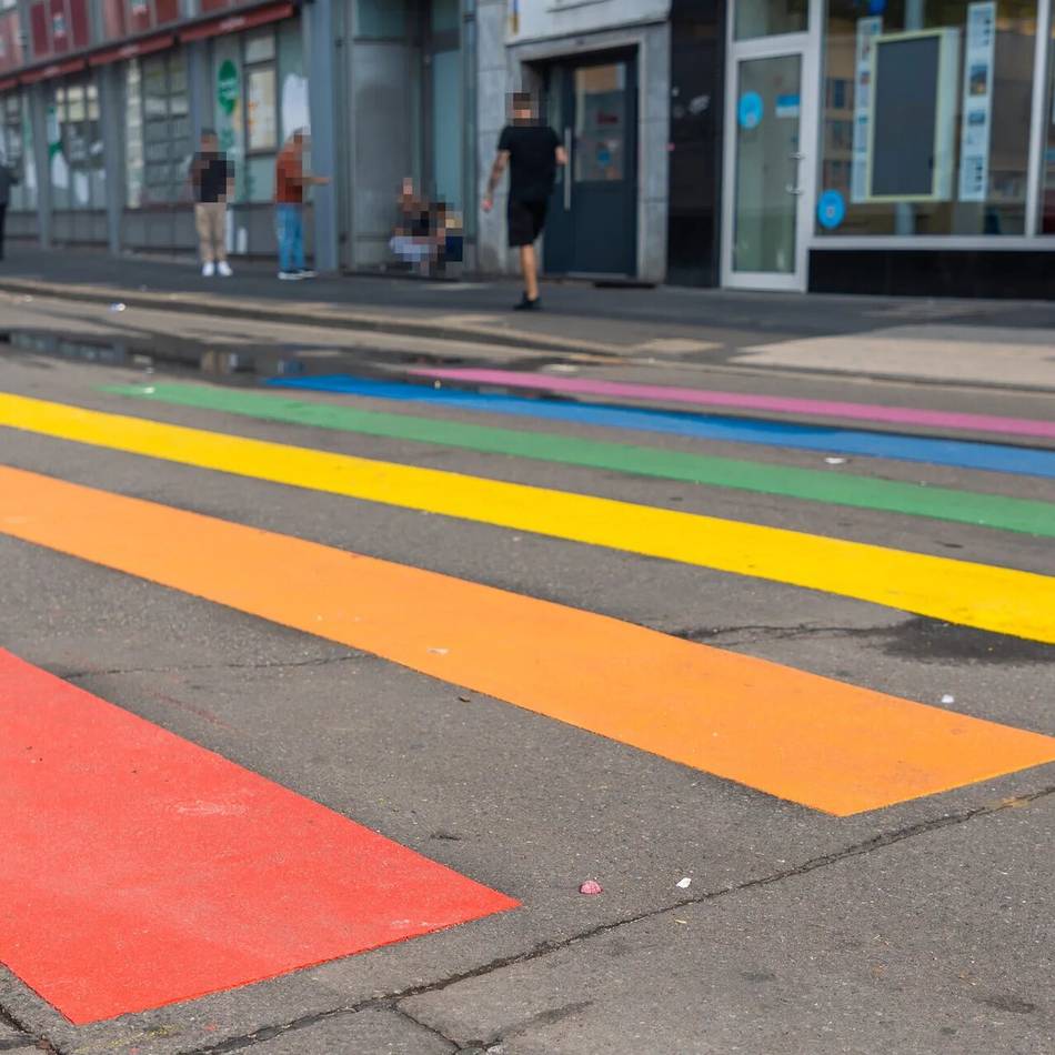 Öffentliche Diskussion in Hilden: Bunter Zebrastreifen erregt die Gemüter