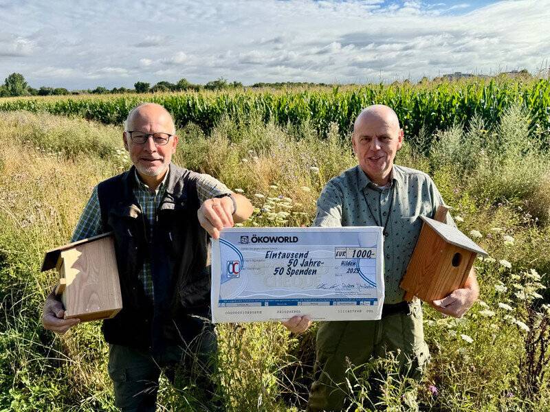 Spende von Ökoworld in Hilden: Geld für Bienenwiese und Kitzrettung
