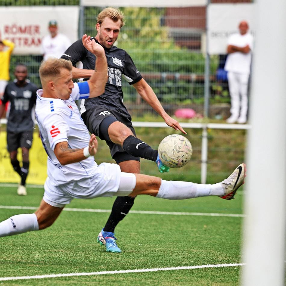 Turbulente Saisoneröffnung: VfB 03: Bittere Derby-Niederlage und Mockschan-Abgang