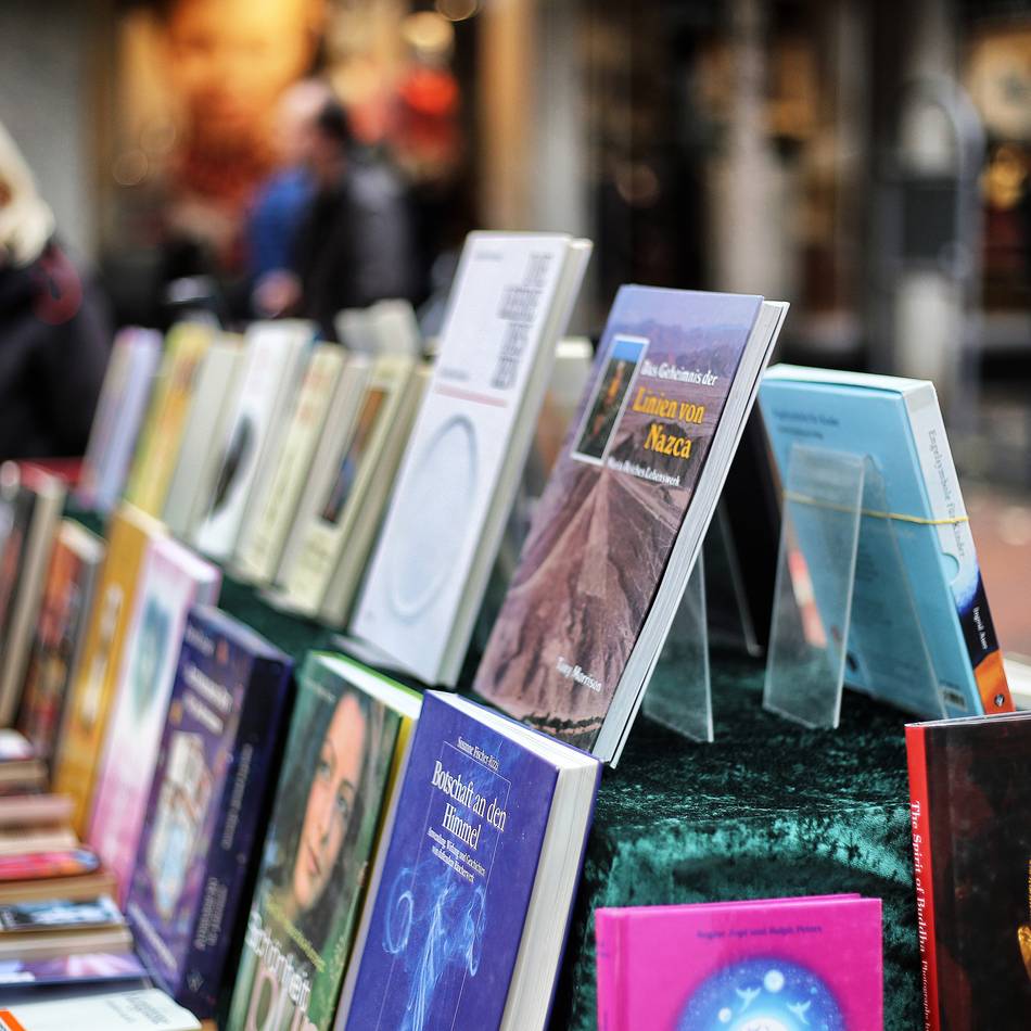Markt in der Hildener Mittelstraße: Büchermarkt – stöbern und schmökern erwünscht