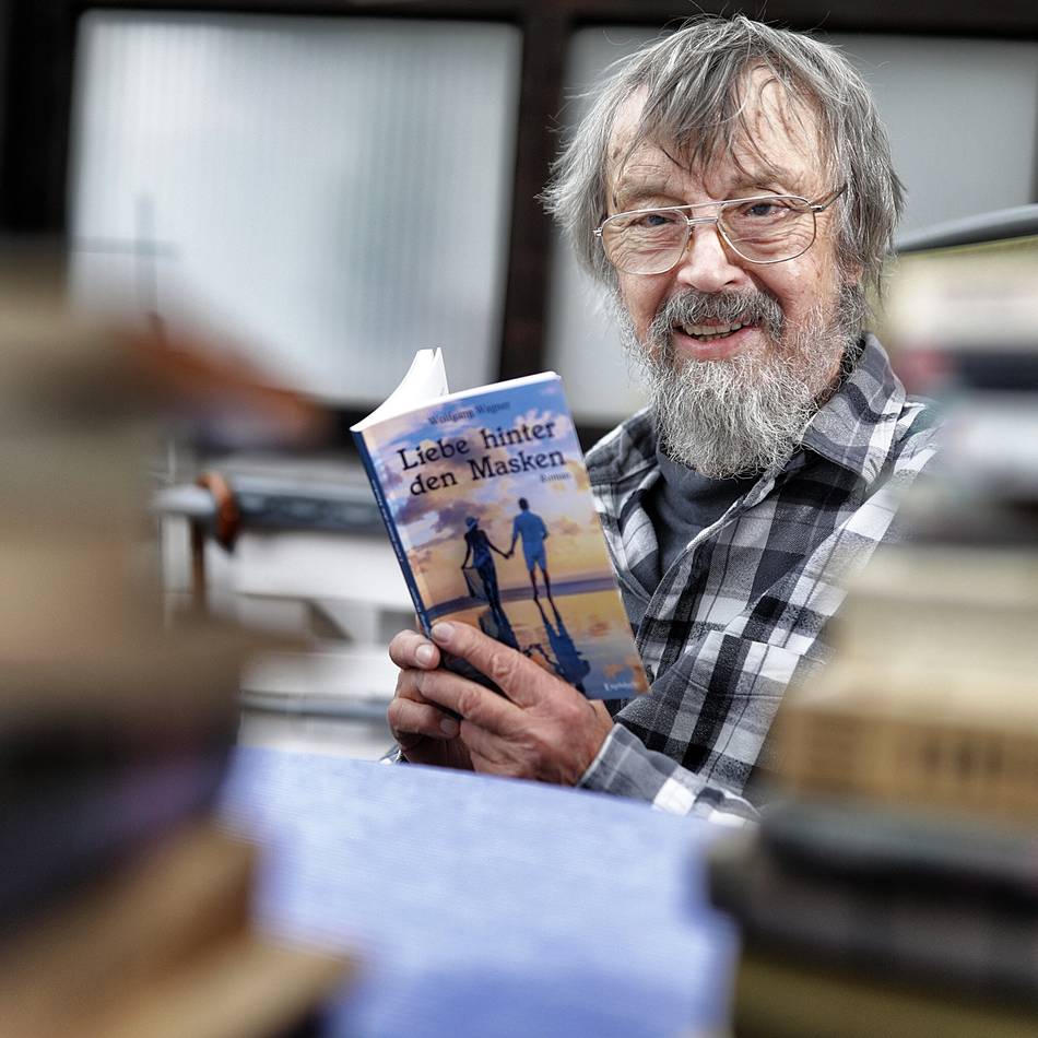 Hobbyschriftsteller aus Hilden: Wolfgang Wagner veröffentlicht neuen Roman „Absurde Wege“