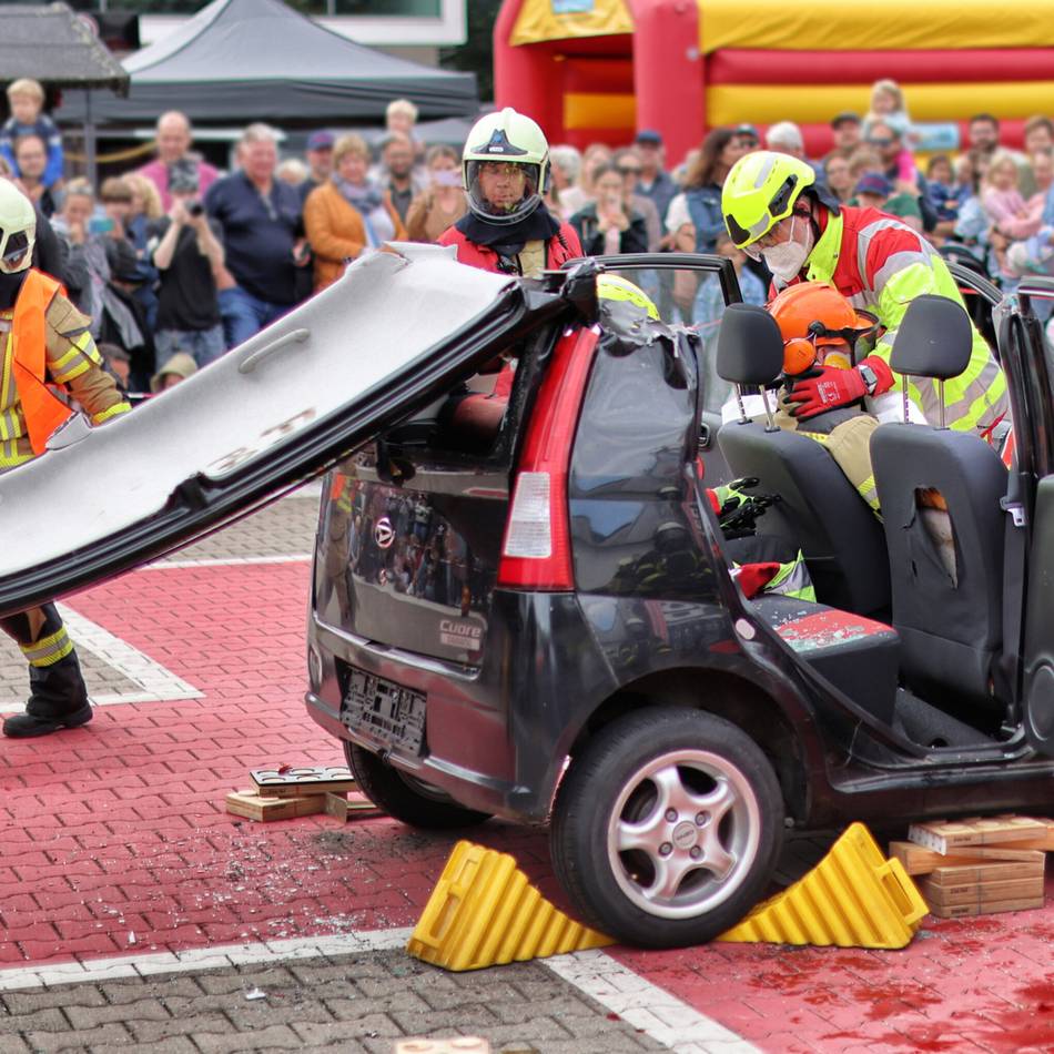 Tag der offenen Tür bei der Feuerwehr Hilden: „Wenn er Feuerwehrmann werden will, dann ist das ein guter Beruf“