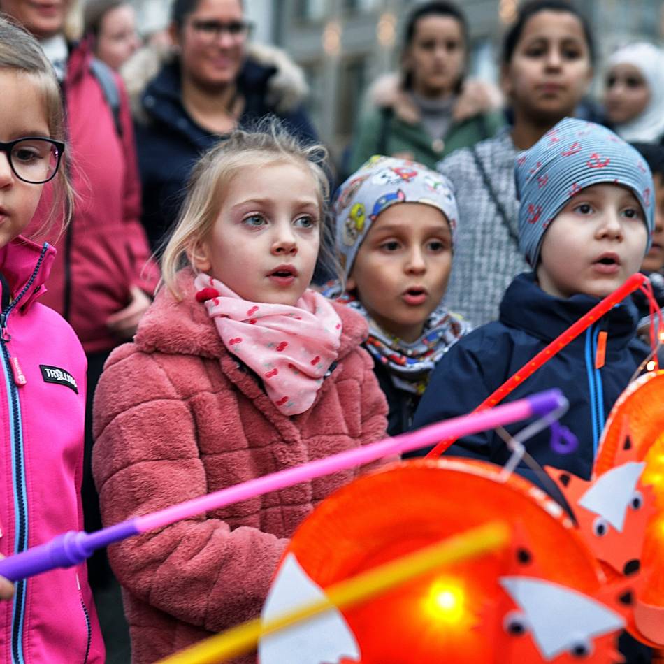 St. Martin in Hilden: Martinsliedersingen auf dem Alten Markt